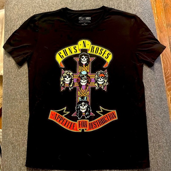Guns N' Roses Tops - Vintage Guns N' Roses Concert Graphic Tee. Size Small.